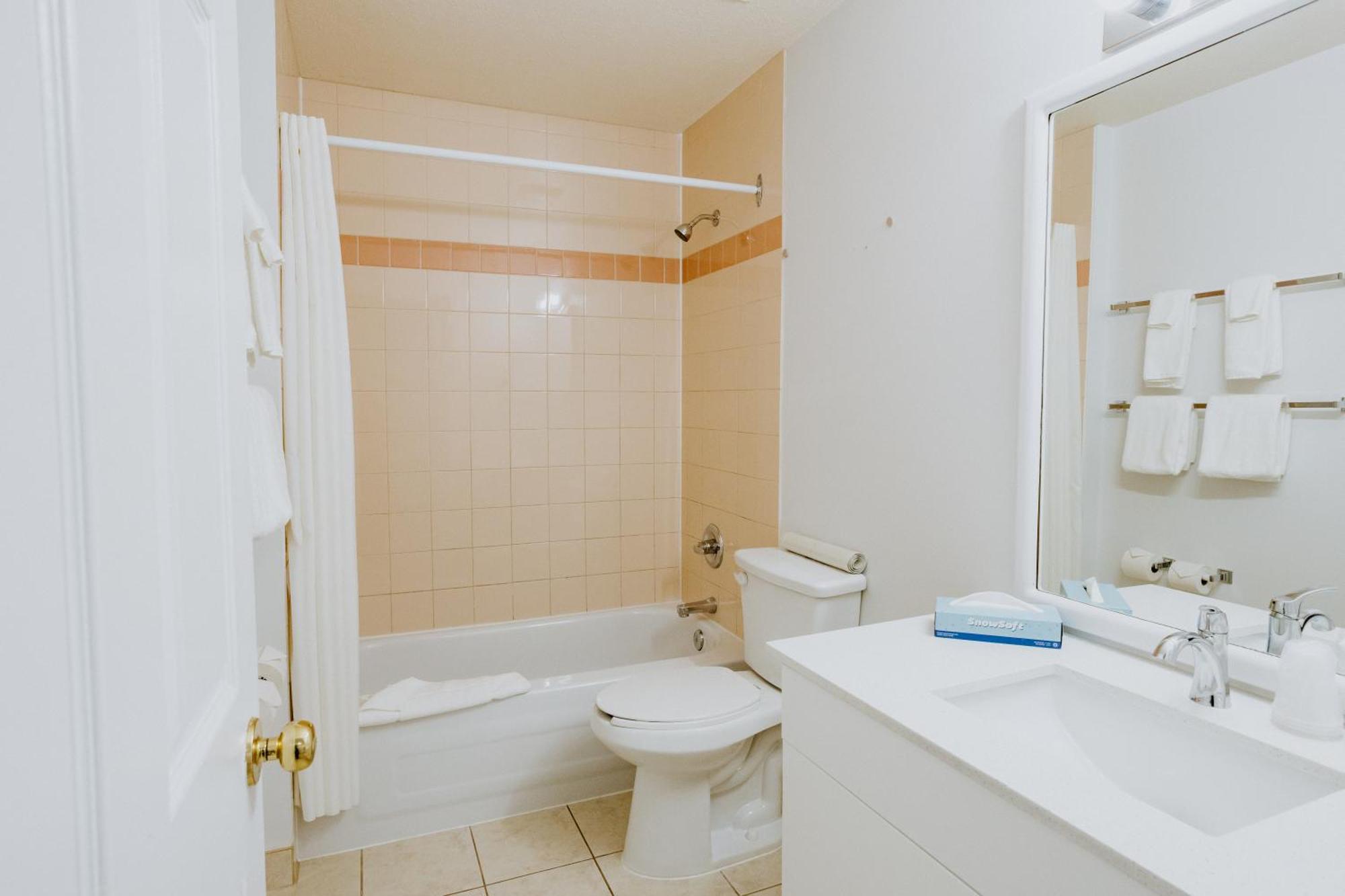 Western Budget Plus Mosaic Suites Penhold エクステリア 写真