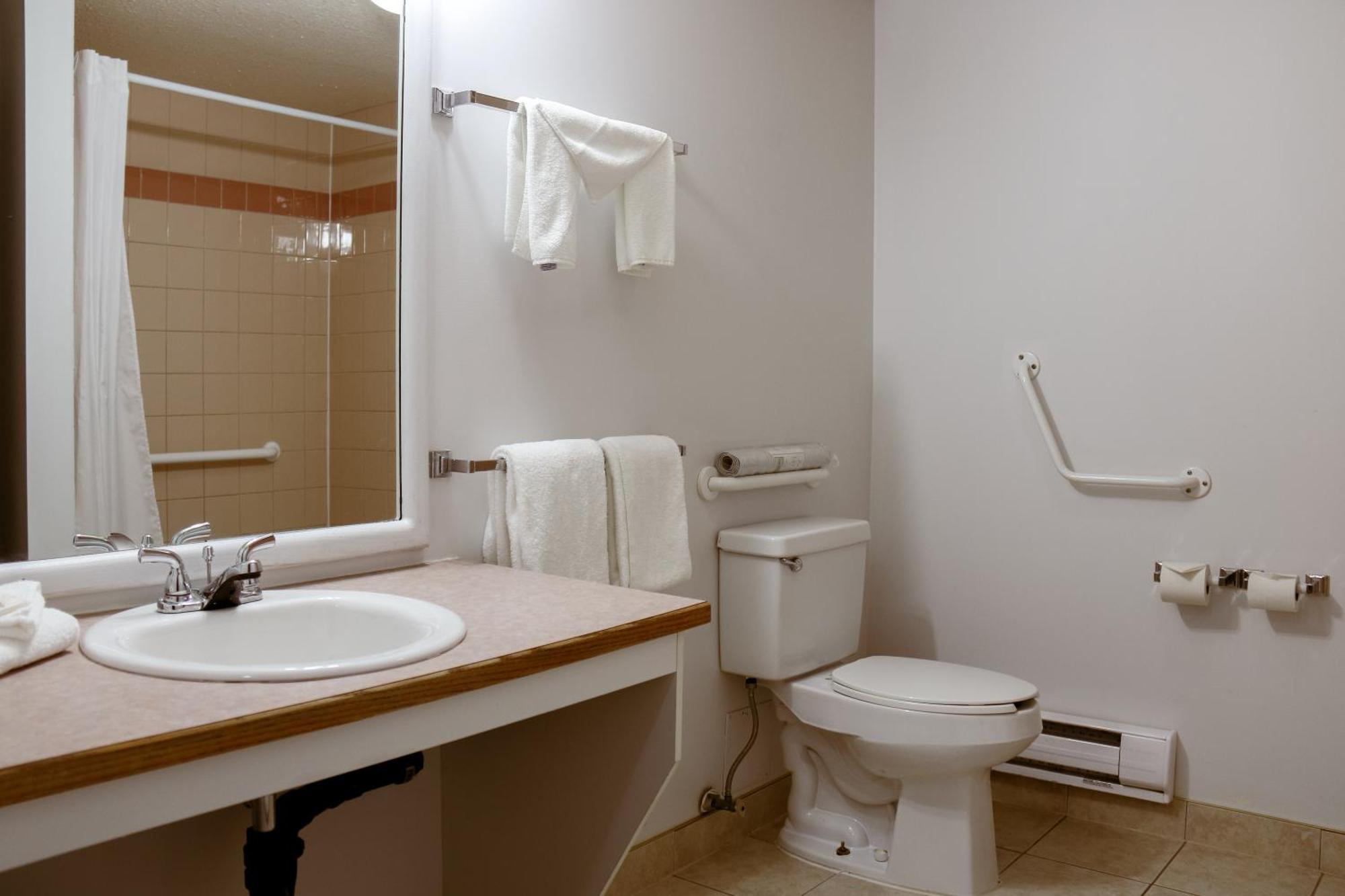 Western Budget Plus Mosaic Suites Penhold エクステリア 写真